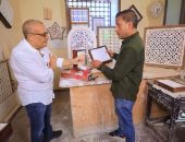 أسرار الزجاج المعشق بالجبس يرويها الأسطى مصطفى فى "باب رزق" على dmc.. فيديو