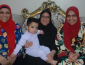 الأم المثالية فى الأقصر.. 33 سنة كفاح ربت 3 بنات أطباء وصيادلة.. صور