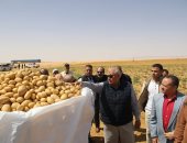 محافظ الوادى الجديد يتفقد مشروعا زراعيا على مساحة 13 ألف فدان بأبو منقار
