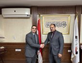 تكريم أحد أعضاء النيابة العامة لتميزه في أداء عمله فى واقعة السرقة بالجيزة