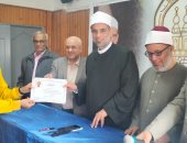 الرواق الأزهري بشمال سيناء يُكرّم طلابه المتفوقين في المستوى التمهيدي بالعلوم العربية والشرعية  