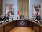 رئيس الوزراء يتابع الجهود الحكومية بملف تحلية مياه البحر