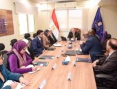 رئيس هيئة الدواء يناقش مع ممثلى مدينة اللقاحات المصرية عقد شراكة مع أوغندا