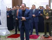 الرئيس السيسى يؤدى صلاة الفجر بمسجد السيدة نفيسة.. ويستمع لشرح من رئيس الهيئة الهندسية بشأن أعمال التطوير فى إطار خطة تطوير القاهرة التاريخية.. ويؤكد: تعلق المصريين بآل بيت رسول الله إدراكًا لقيمتهم