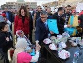 محافظ الجيزة يشهد حفل إفطار جماعى مع 4 آلاف طالب من ذوى الهمم والأيتام.. صور