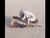 سجدة نصر واحتفالات بعد استعادة الجيش السودانى للقصر الجمهورى.. فيديو