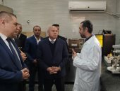 البوابة الأولى لحماية المستهلك.. معامل الفحص بميناء الإسكندرية تضم أحدث الأجهزة وتحدد السلع المطابقة للمواصفات المصرية وقيمة الإفراج الجمركى.. ووزير الصناعة يوجه بالحصول على شهادة الاعتماد الدولى.. صور
