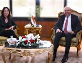 وزير الطيران يبحث مع مسئولى شركة مطارات أبوظبي التعاون المشترك