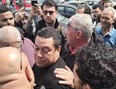 محمد عمارة وعمرو الحديدي وطارق مصطفى فى جنازة والد هشام حنفي.. صور