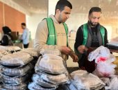 مطبخ خيرى يوفر ألف وجبة يوميًا لإفطار الأسر الأولى بالرعاية فى شمال سيناء.. فيديو
