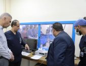 محافظ أسوان يشاهد إجراء قسطرة قلب بمستشفيات الرعاية الصحية الجديدة