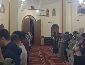 اللهم إنك عفو تحب العفو فاعف عنى.. صلاة تهجد ليلة 23 رمضان بكفر الشيخ.. فيديو