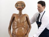 سوثبي للمزادات تعرض نموذجًا أصليًا للكائن الفضائي ET للبيع في مزاد علنى