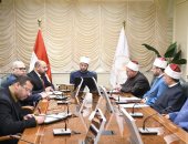 وزير الأوقاف يجتمع بمديرى المديريات لمتابعة خطة عمل اعشر الأواخر وعيد الفطر
