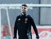طاهر محمد ينتظم فى مران الأهلى الجماعى قبل مواجهة الهلال السوداني.. صورة