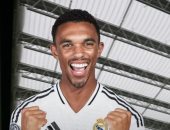 ريال مدريد يقترب من حسم صفقة أرنولد مدافع ليفربول