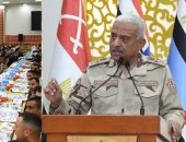 وزير الدفاع يشارك مقاتلى الجيش الثانى الميدانى تناول وجبة الإفطار (فيديو)
