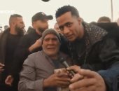 التلفزيون هذا المساء.. مدفع رمضان يهدى 200 ألف جنيه لـ10 عمال نظافة بالمعادى