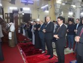 اللهم إنك عفو تحب العفو فاعف عنا.. خشوع فى دعاء ليلة القدر بمسجد ناصر ببنها.. فيديو