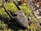 اكتشاف غمد سيف نادر من العصور الوسطى فى بولندا