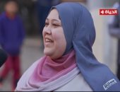 عمرو الليثي يجبر بخاطر أرملة ويهديها 7 آلاف جنيه ومشروع بقالة.. فيديو