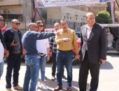 نائب محافظ الجيزة تشدد على إحلال وتجديد صناديق القمامة خلال جولة بالأحياء