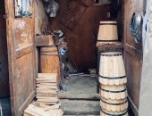 صناعة البراميل الخشبية.. تراث يقاوم الاندثار فى منطقة الدرب الأحمر.. صور