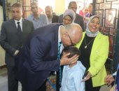 محافظ القليوبية يشارك الأيتام فرحة العيد ويطمئن على المرضى بالمستشفيات