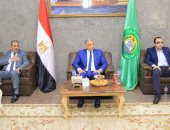 محافظ الإسماعيلية يستقبل المهنئين بعيد الفطر المبارك بالديوان العام.. فيديو
