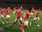 60 دقيقة.. الأهلي يحافظ على تقدمه بهدف أمام الهلال السوداني.. صور