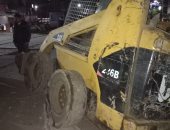 سائق قطار "طنطا - المنصورة" ينجح فى تجنب كارثة بعد اصطدامه بلودر معطل.. صور