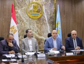 محافظ كفر الشيخ يبحث تنفيذ مشروعات الخطة الاستثمارية ويُكلف بصيانة المعدات المتهالكة