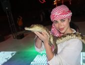 آسيا مع التمساح نفسه.. يارا السكرى فى صورة مع تمساح بعد نجاح فهد البطل
