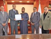 محافظ سوهاج يكرم 11 من أهالي "الشيخ حمد" لإنقاذهم حياة مواطن بالجبل الغربي