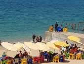 المصيف بدأ فى الإسكندرية.. ارتفاع فى درجات الحرارة والذروة تصل 30 درجه الثلاثاء.. تجهيزات بالشواطئ ووضع أبراج المراقبة والرايات والخطوط العائمة.. والسياحة والمصايف: تثبيت أسعار الشواطئ وعقوبات رادعة للمخالفين