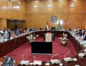 نائب محافظ الإسماعيلية يناقش تسريع العمل بملف تقنين الأراضى والتصالح