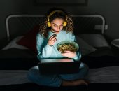 7 طرق للتغلب على تناول الطعام في وقت متأخر من الليل.. عشان تحافظ على وزنك