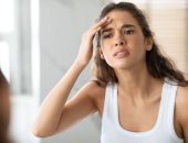 حيل سهلة للتخلص من حبوب الجبهة.. أبرزها محلول الملح