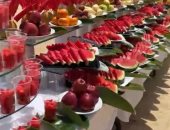 مهرجان فاكهة البطيخ على شواطئ مرسى علم يجذب سياح أوروبا.. يهدف للاستمتاع بجمال الطبيعة وروعة الفواكه الصيفية المصرية.. عرض كميات كبيرة بأشكال مختلفة.. والزوار يلتقطون صورا تذكارية لتخليد أيام إجازاتهم