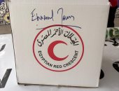 من الرئيس الفرنسي إلى أهل غزة.. ماكرون يبعث رسالة دعم عبر صناديق المساعدات للقطاع