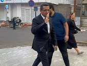 توافد الصحفيين لتقديم واجب العزاء في شقيقة خالد البلشي بمسجد عمر مكرم