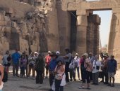 بلدنا الحلوة.. إقبال سياحى كبير من دول العالم بمعابد الكرنك بلأقصر