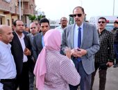 محافظ سوهاج: رصف 1300 متر من أعمال تطوير شارع "طراد النيل" بمدينة أخميم