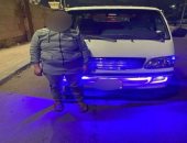 الداخلية تضبط سائقا بسبب فتح باب السيارة أثناء القيادة..فيديو