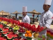 مهرجان البطيخ يجذب السياح.. مذاق الصيف على شواطئ مرسى علم