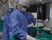 مستشفى المنصورة الجامعى تجرى بثا مباشرا لعملية نادرة أمام 800 طبيب حول العالم