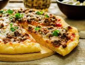 طريقة عمل بيتزا باللحمة المفرومة.. خطواتها سهلة وطعمها لذيذ