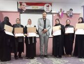 تعليم سوهاج تكرم الأمهات المثاليات من المعلمات بإدارة أخميم التعليمية