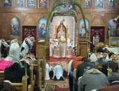 "قداس وتيجان من سعف النخيل".. كنيسة الأنبا بيشوى ببورسعيد تحتفل بأحد الشعانين