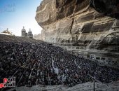 فرحة السعف تجمع الأقباط.. احتفالات مبهجة فى الكنائس بذكرى دخول المسيح أورشليم.. البابا تواضروس يترأس قداس أحد الشعانين بالإسكندرية.. رئيس الإنجيلية يحتفل بحدائق القبة.. آلاف الأقباط يتوافد على دير سمعان بالمقطم